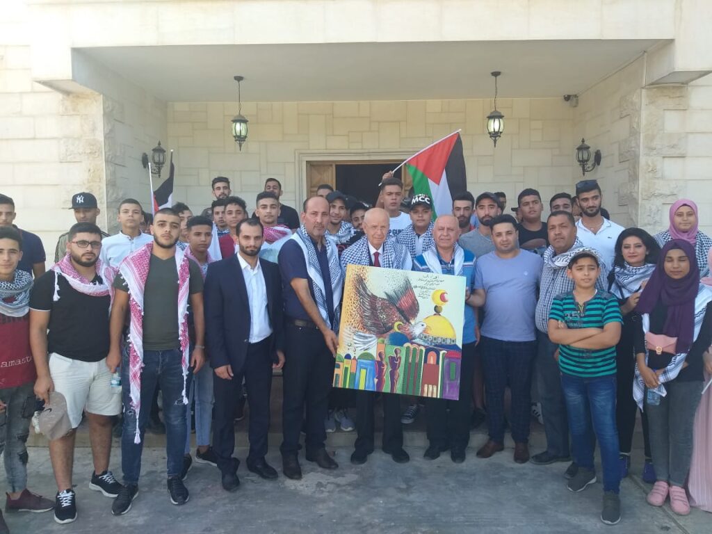مراد يفتتح مخيم العودة بالتأكيد على حق الفلسطيني في العمل