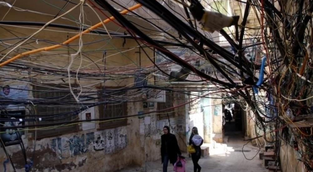 فياض يلوح بقطع الكهرباء عن المخيمات