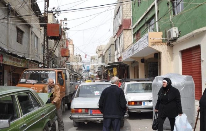 إغلاق طريق في عين الحلوة للمطالبة بتعويضات