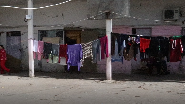 مجمعات النازحين الفلسطينيين من سوريا بلا تعقيم في عين الحلوة