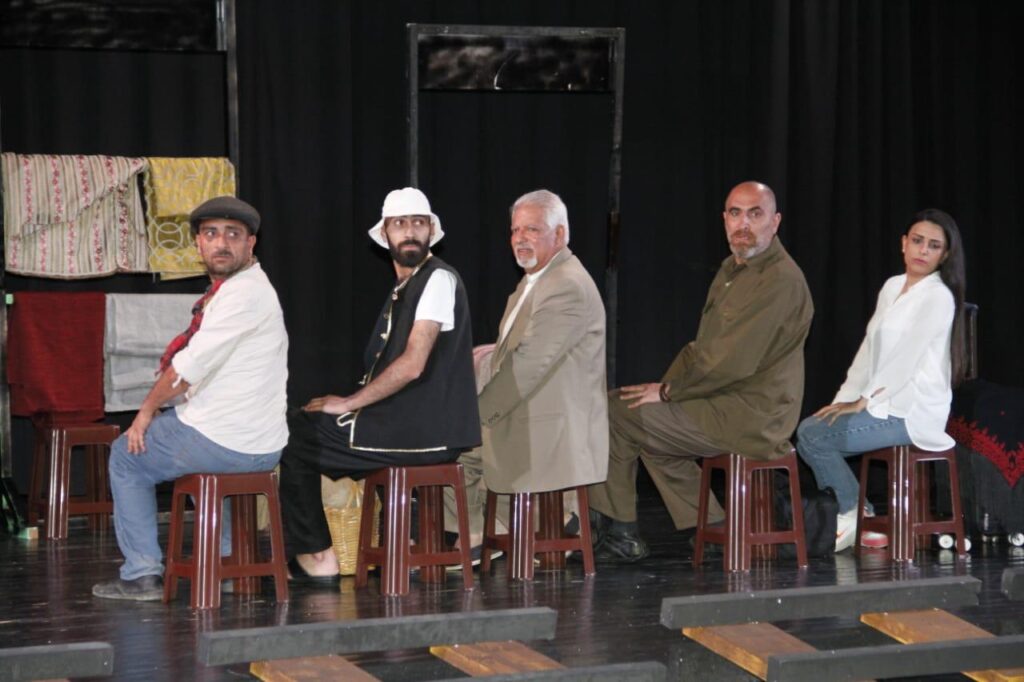 شو صار بالقطار على المسرح الروسي