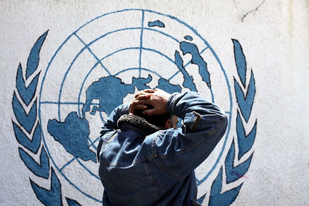 لجنة المتابعة ترفض دعوات دمج الأونروا بالمفوضية