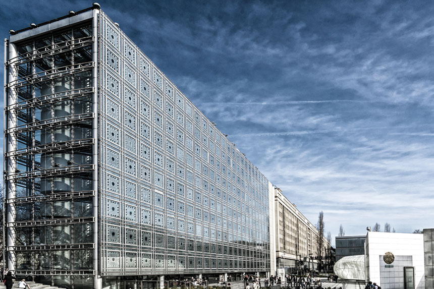 مذكرة إحتجاج على تمرير معهد العالم العربي للتطبيع مع إسرائيل