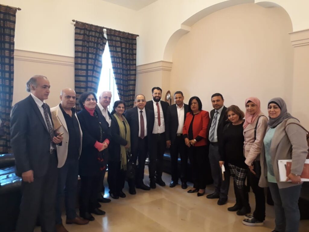 منيمنة يبحث قضايا اللجوء الفلسطيني مع منتدى الجمعيات الأهلية