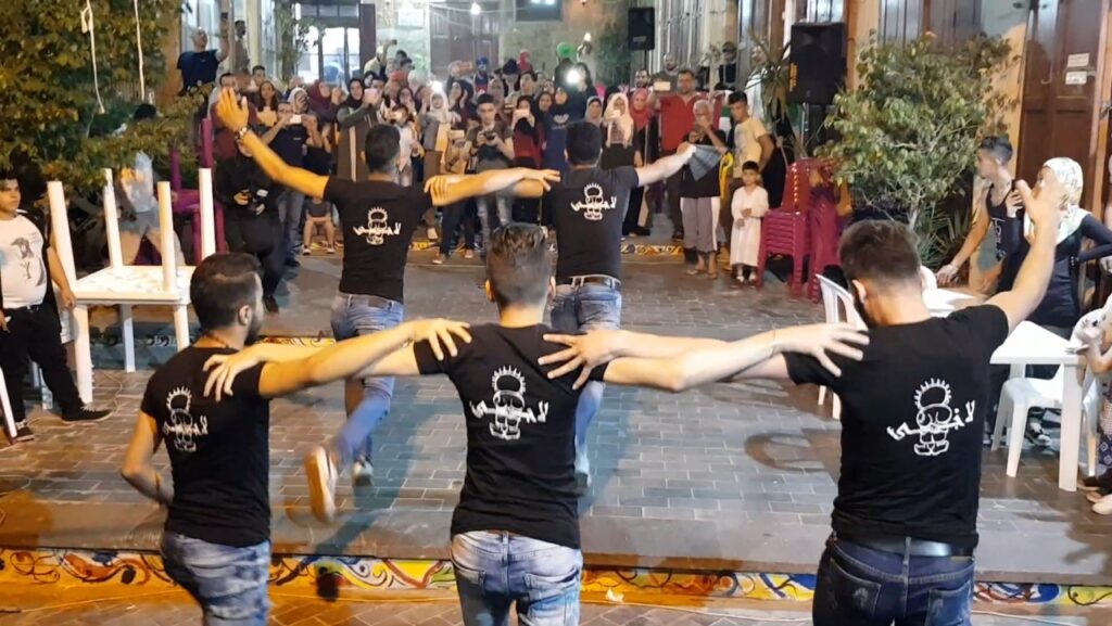 لاجئ تشارك في ليالي صيدا