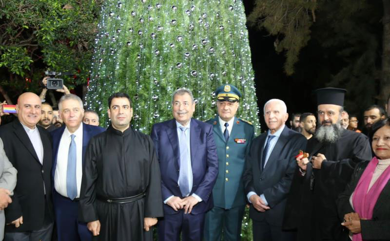 إضاءة شجرة عيد الميلاد في ضبية