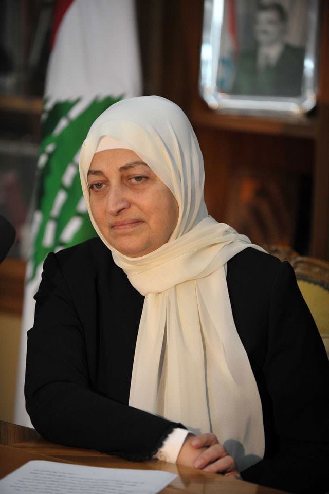 الحريري تعلن عن حل لأزمة تسجيل الفلسطينيين في المدارس الرسمية