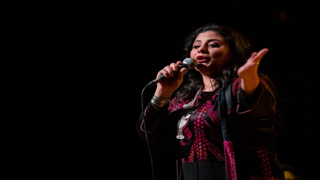 سناء موسى ترحل في الذاكرة على خشبة مسرح الشمس