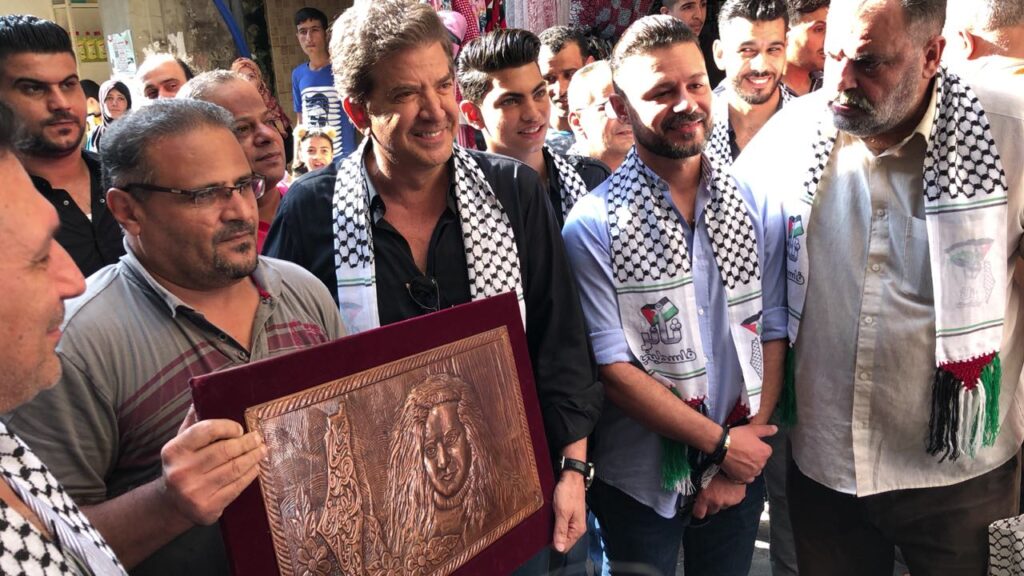 وليد توفيق يبدأ سلسلة زيارات للمخيمات الفلسطينية