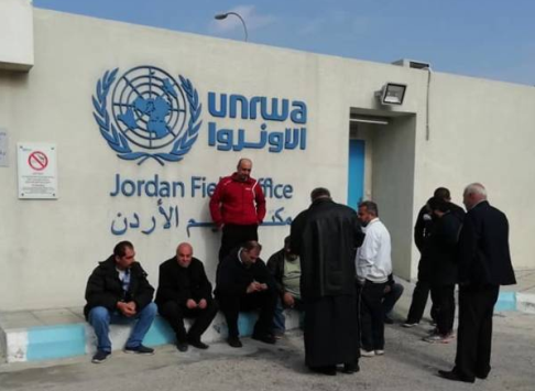 الأونروا تدير ظهرها لمطالب فلسطينيي سوريا في الأردن