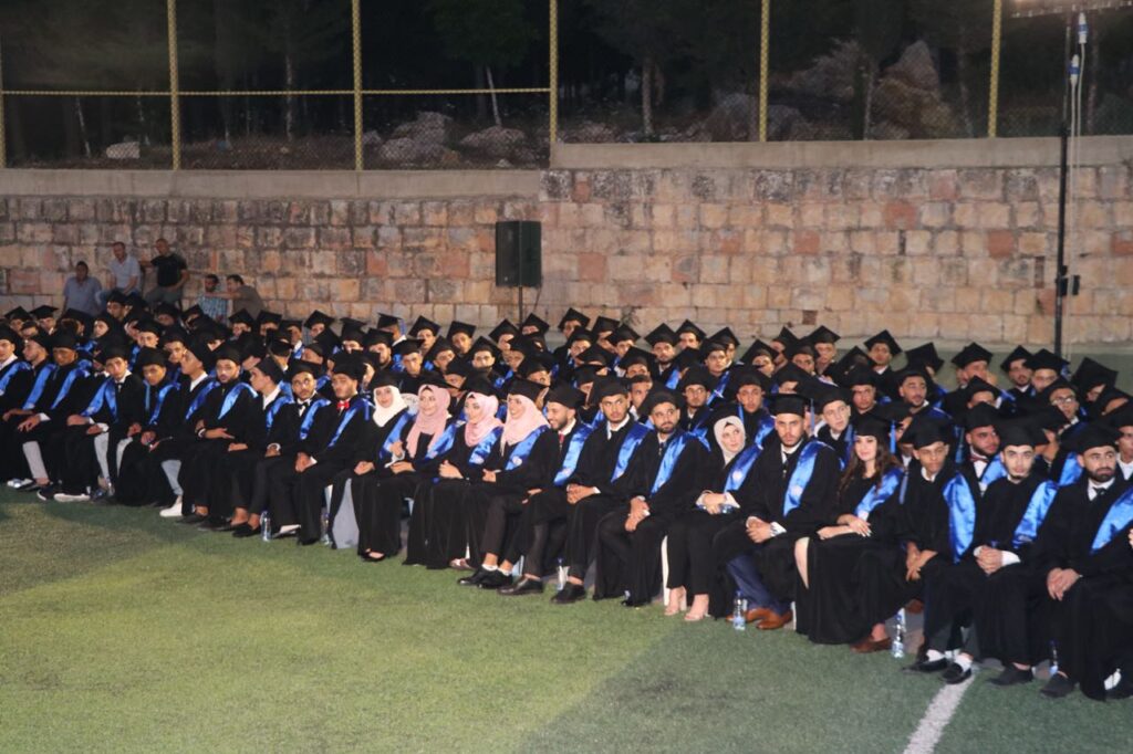 مركز سبلين يُخرج 376 طالبا