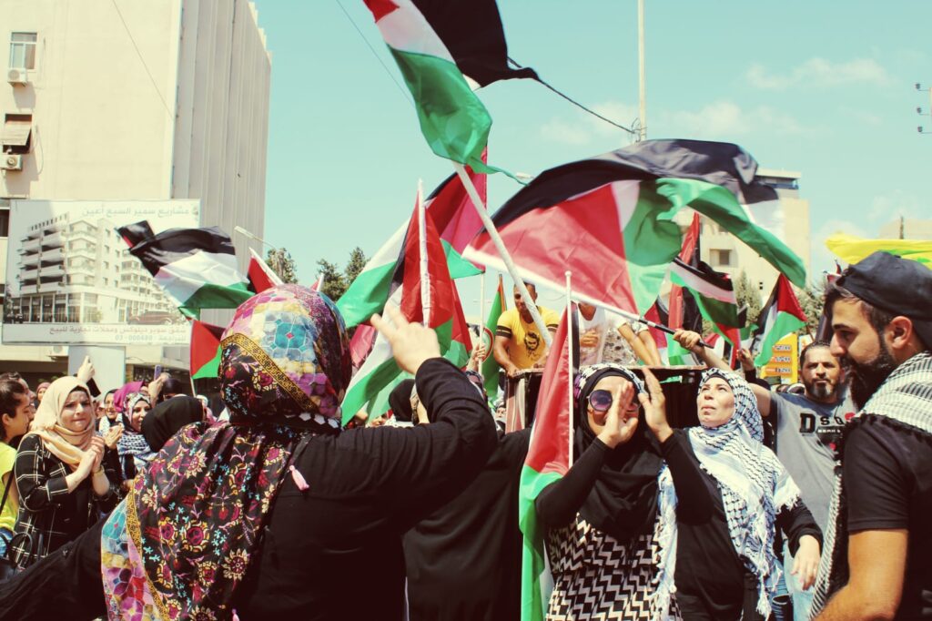الشعبية تؤكد على حق اللاجئين الفلسطينيين في الإحتجاج على إجراءات العمل