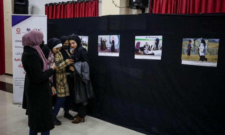 معرض صور في غزة حول أوضاع المرأة