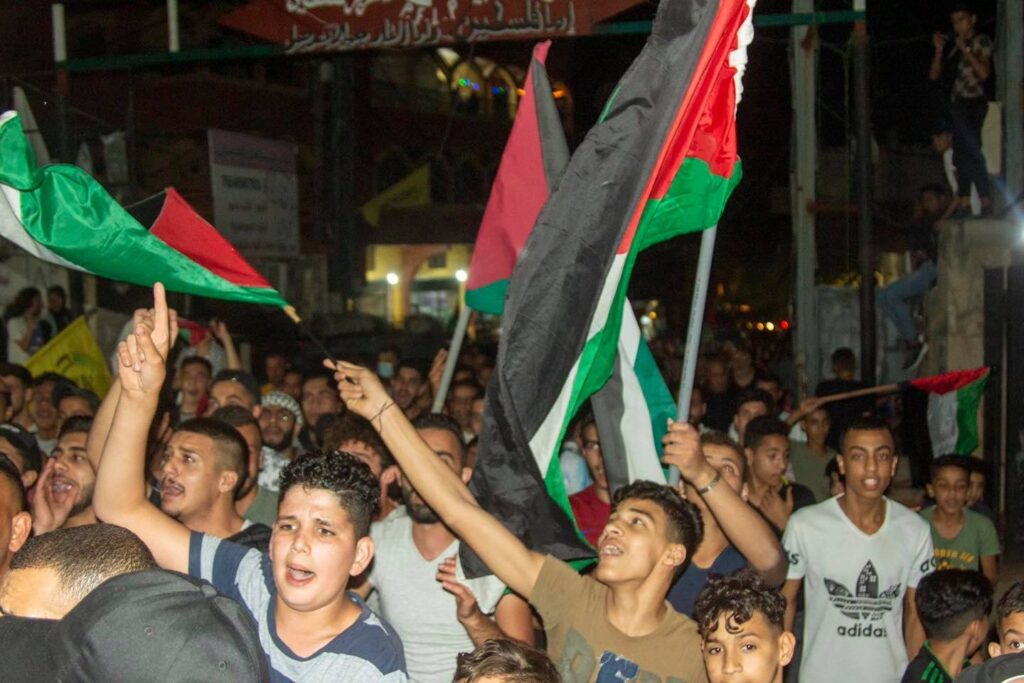 مخيمات لبنان تحتفل بنصر غزة