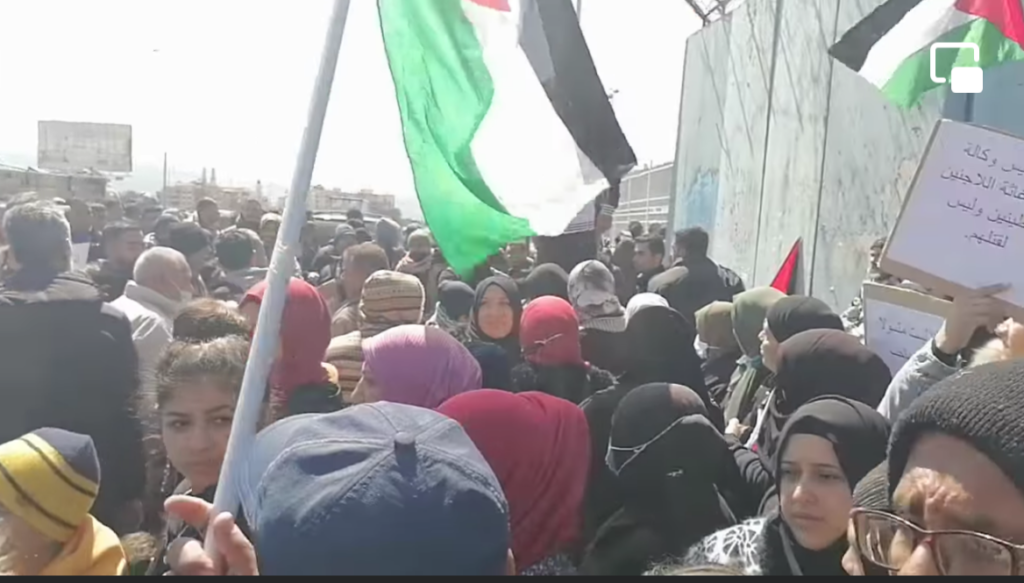 إعتصام أمام مقر الأونروا في بيروت للمطالبة بخطة طوارئ