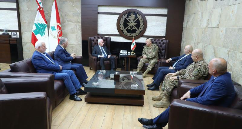 الأحمد يبحث أوضاع المخيمات مع عون