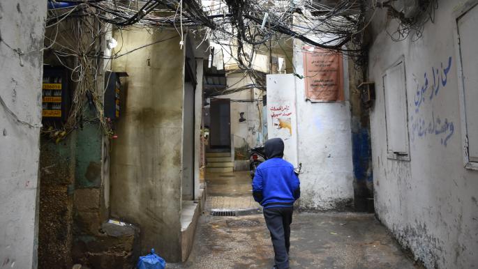 حق يحمل الأونروا مسؤولية البيوت المتصدعة