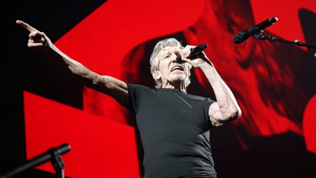 ووترز يصر على الغناء في ألمانيا رغم إتهامه بمعاداة السامية