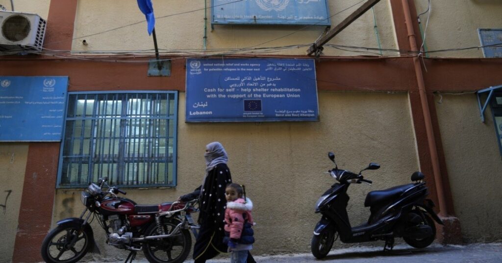 الأونروا تطلق مشروع المال مقابل العمل