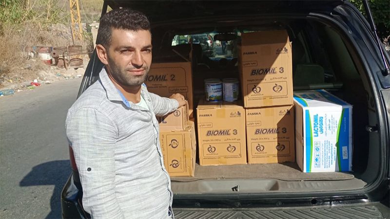 توزيع حليب للأطفال حديثي الولادة في مخيمات لبنان
