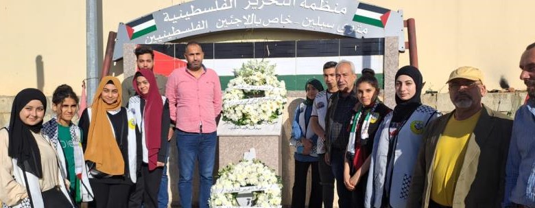 مسيرات لتكليل أضرحة الشهداء في مخيمات لبنان