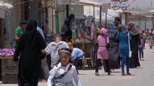 حركة تسوق خجولة في المخيمات عشية العيد