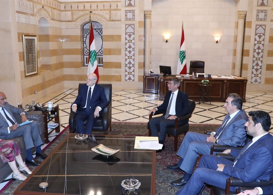 فياض: نسعى الى حل لفواتير كهرباء المخيمات