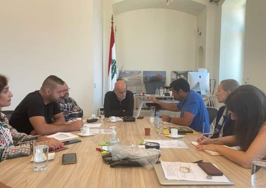 إتفاق على إزالة النفايات الصلبة من مخيمات الضاحية