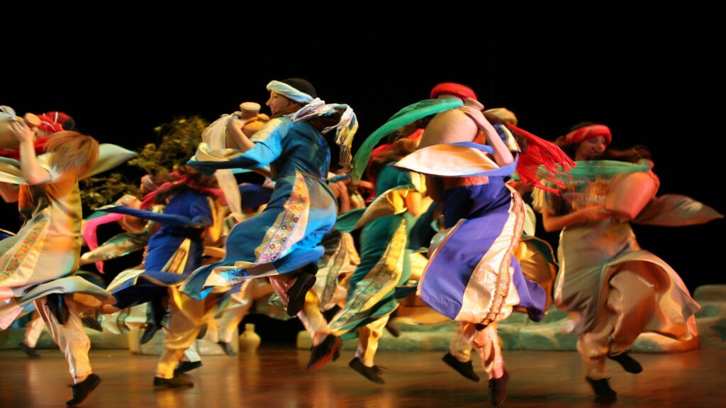 الفلوجة تلهب هتافات الجمهور في مهرجان سيدي بلعباس