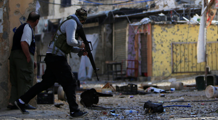 أبو مرزوق يدعو لإنهاء المظاهر المسلحة في عين الحلوة