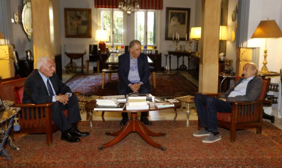 الحسن يكشف عن إستراتيجية لسلاح المخيمات وجنبلاط يطالب بإقالته