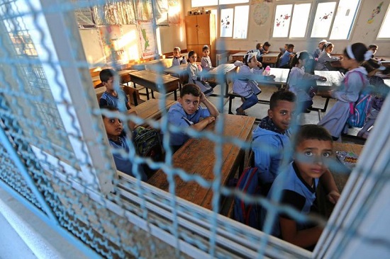 اللجان تطالب الأونروا بالتراجع عن دمج مدارس بيروت