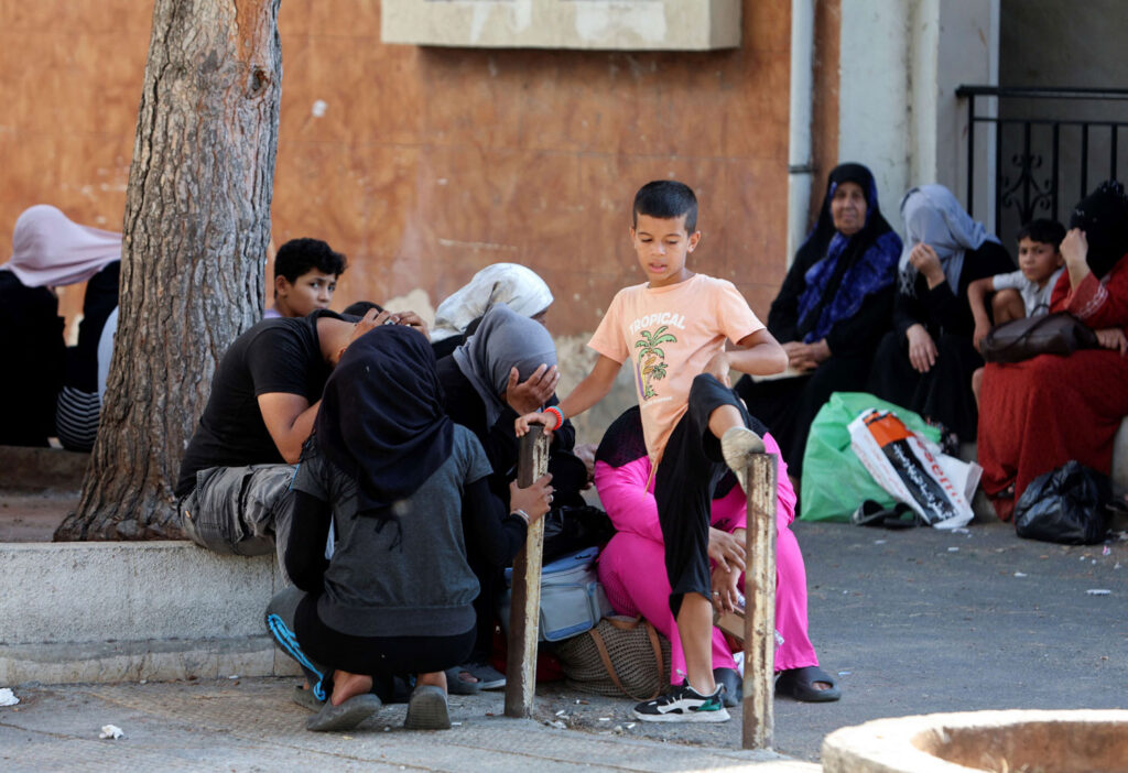زهرة التوليب تطلق حملة لإغاثة نازحي عين الحلوة