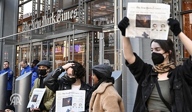 إقتحام مقر نيويورك تايمز إحتجاجا على مساندتها لحرب الإبادة في غزة