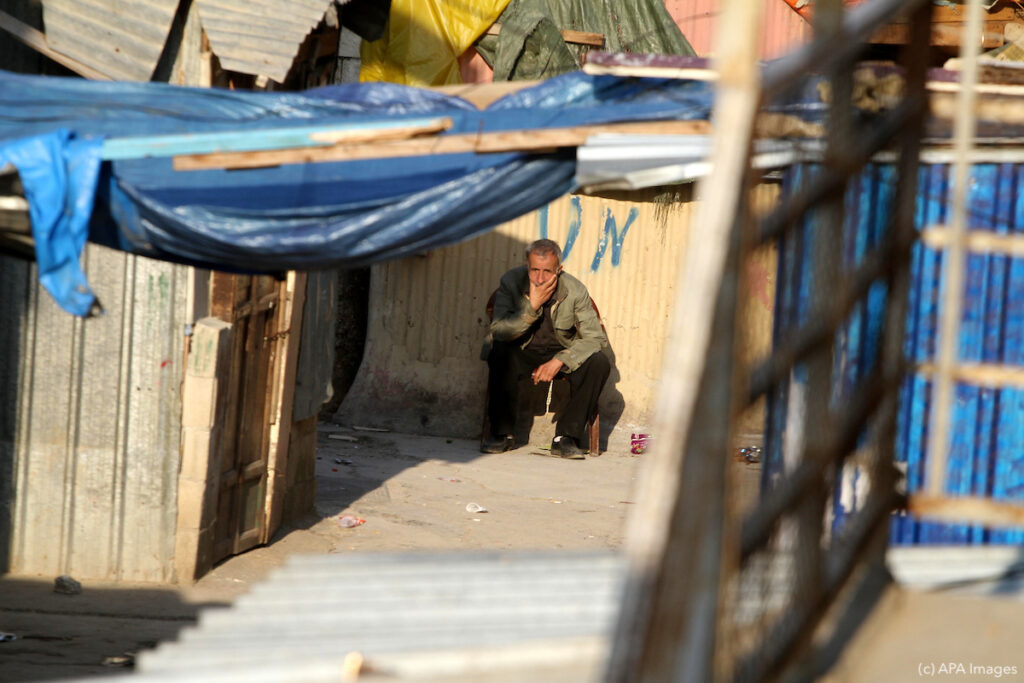 المجتمع الأهلي في مخيمات لبنان يندد بقطع التمويل عن الأونروا