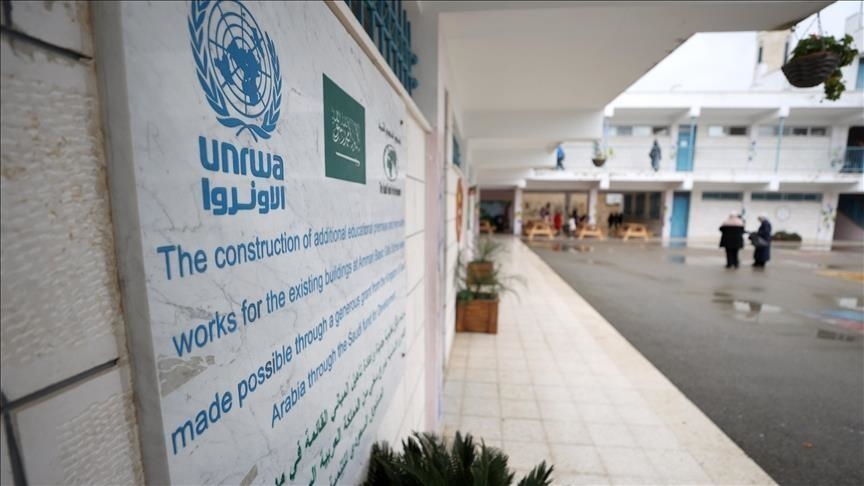 أبو هولي يهاجم تقليص خدمات الأونروا العلاجية في لبنان