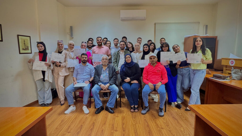 إختتام دورة حقوق اللاجئين الفلسطينيين في مؤسسة عامل