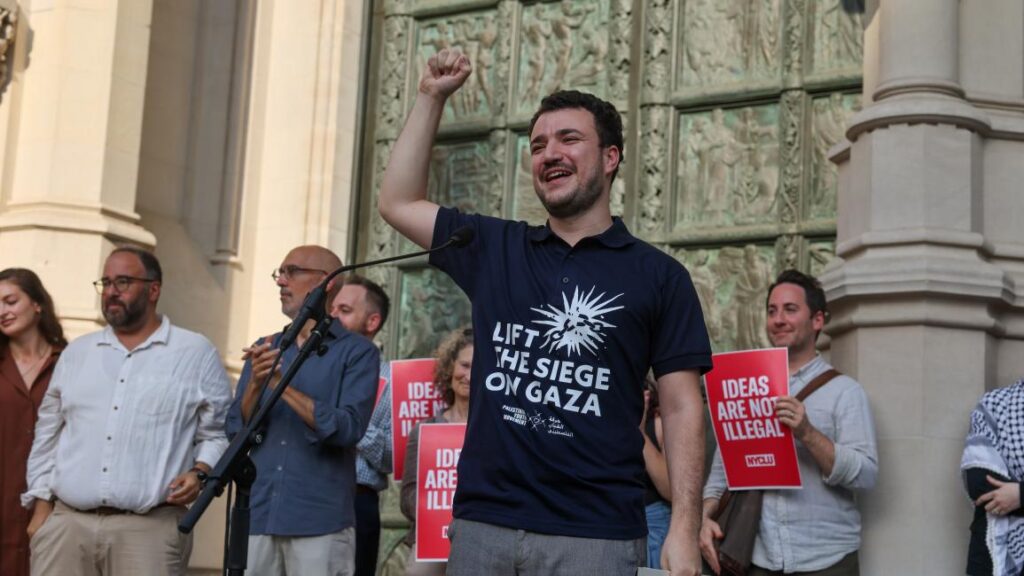 خليل يطالب الجامعات بوقف إستثمار أموال الطلاب في شركات السلاح