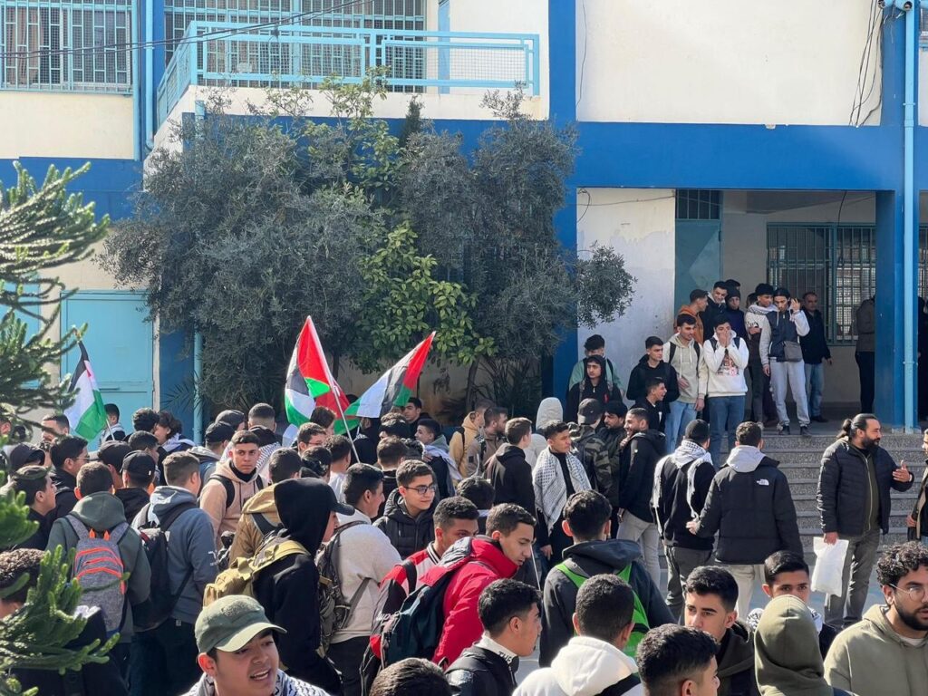 غضب فلسطيني بعد فصل الأونروا أربعة معلمين في لبنان