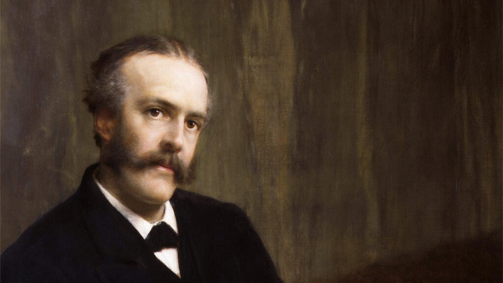 أبو ستة يُعيد محاكمة بلفور في الرينبو