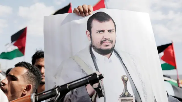 الحوثي يتهم حكومة سلام بخيانة لبنان