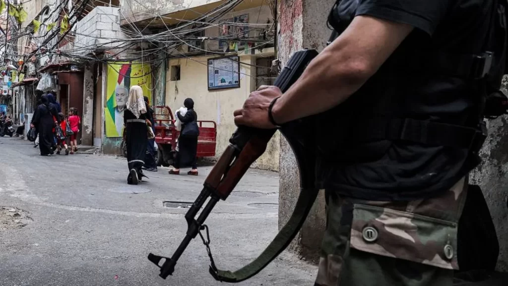 عباس الابن في بيروت لحصر ممتلكات المنظمة ونزع سلاح المخيمات