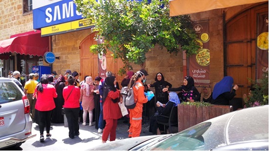 مساعدات نقدية للنازحين من سوريا إلى لبنان