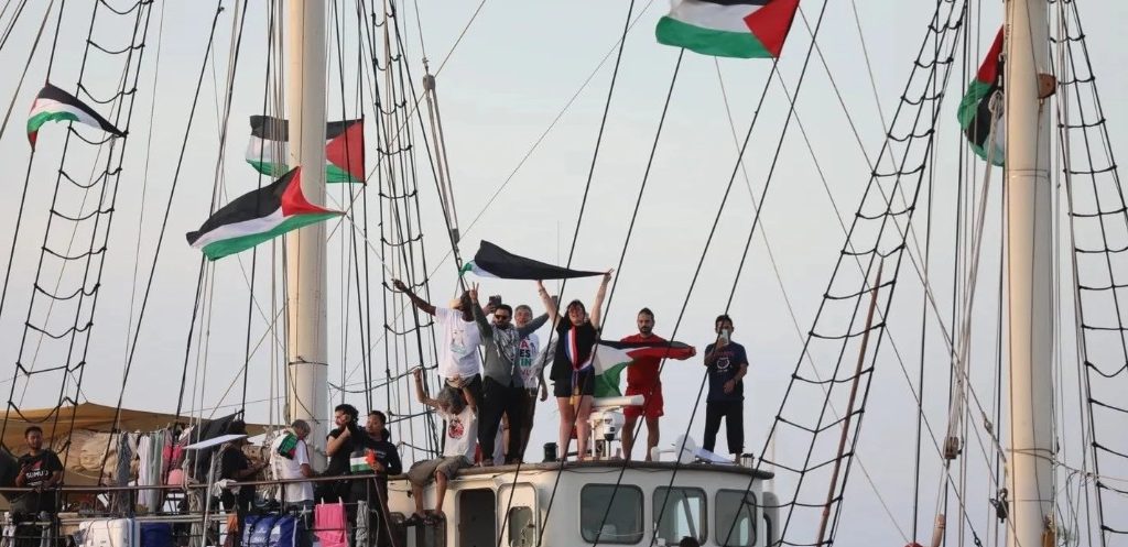 إعتداءات صهيونية متلاحقة على أسطول الصمود