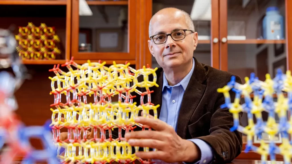 إستياء فلسطيني لقبول ياغي بجائزة صهيونية