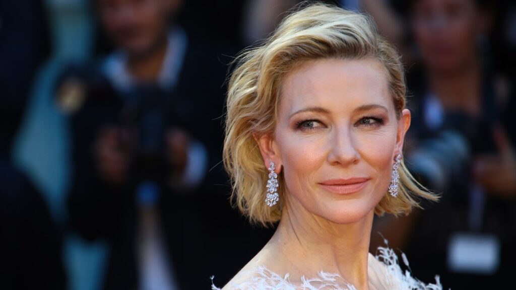 الدسوقي يدعو لنصرة غزة وبلانشيت بطلة الإنسانية في الجونة