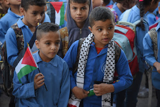 دعوة لإرتداء الكوفية في مدارس الأونروا الإثنين