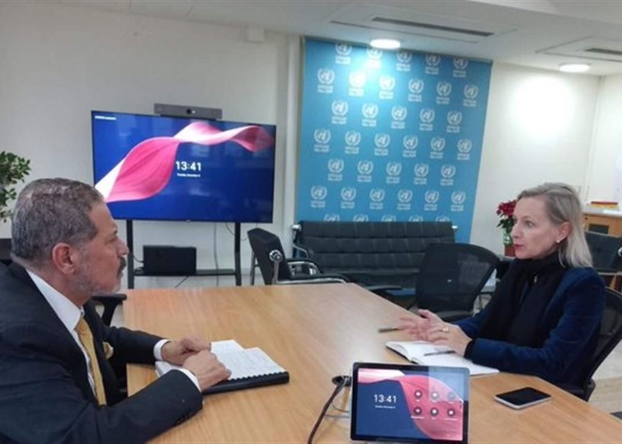 إنتقادات واسعة لدعوة عباس إلى وقف الإحتجاجات على سياسات الأونروا