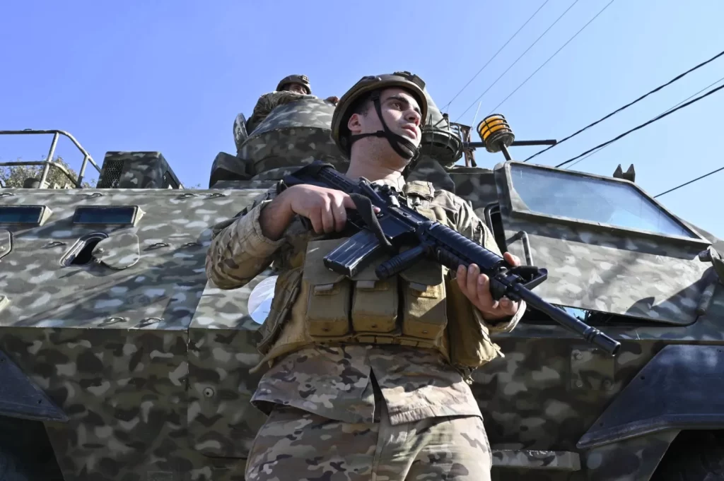 قاسم يحذر من تحويل لبنان إلى شرطي للكيان