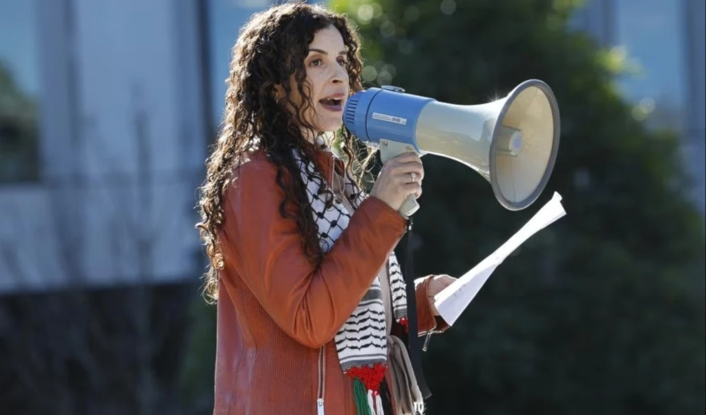 أديلايد يعتذر من الفلسطينية عبد الفتاح عن إستبعادها من فعاليات